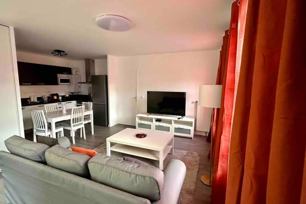 Appartement Cozy - Quartier Residentiel Melun Luaran gambar