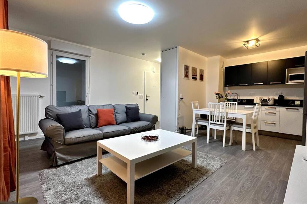 Appartement Cozy - Quartier Residentiel Melun Luaran gambar