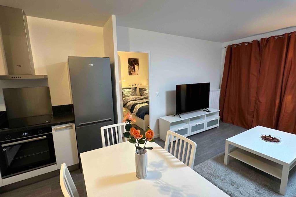 Appartement Cozy - Quartier Residentiel Melun Luaran gambar