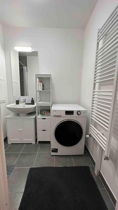 Appartement Cozy - Quartier Residentiel Melun Luaran gambar