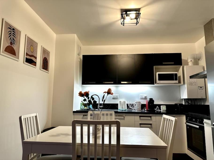 Appartement Cozy - Quartier Residentiel Melun Luaran gambar