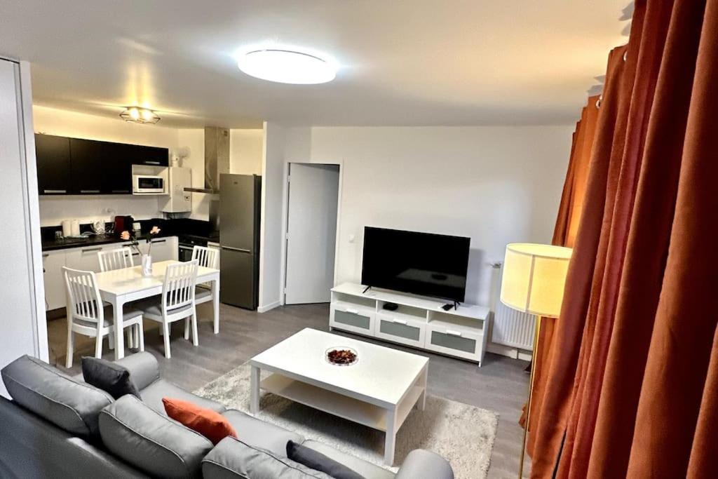 Appartement Cozy - Quartier Residentiel Melun Luaran gambar