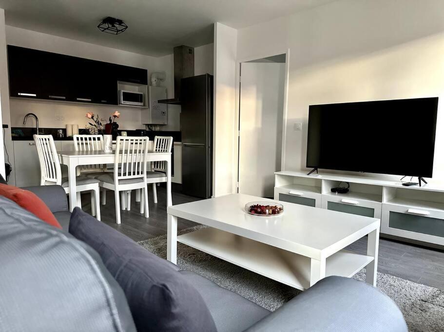 Appartement Cozy - Quartier Residentiel Melun Luaran gambar