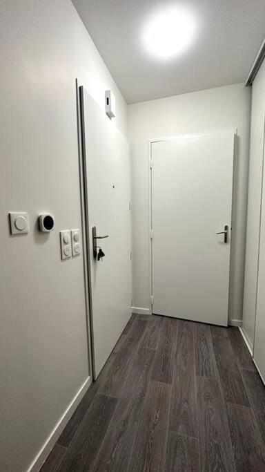 Appartement Cozy - Quartier Residentiel Melun Luaran gambar