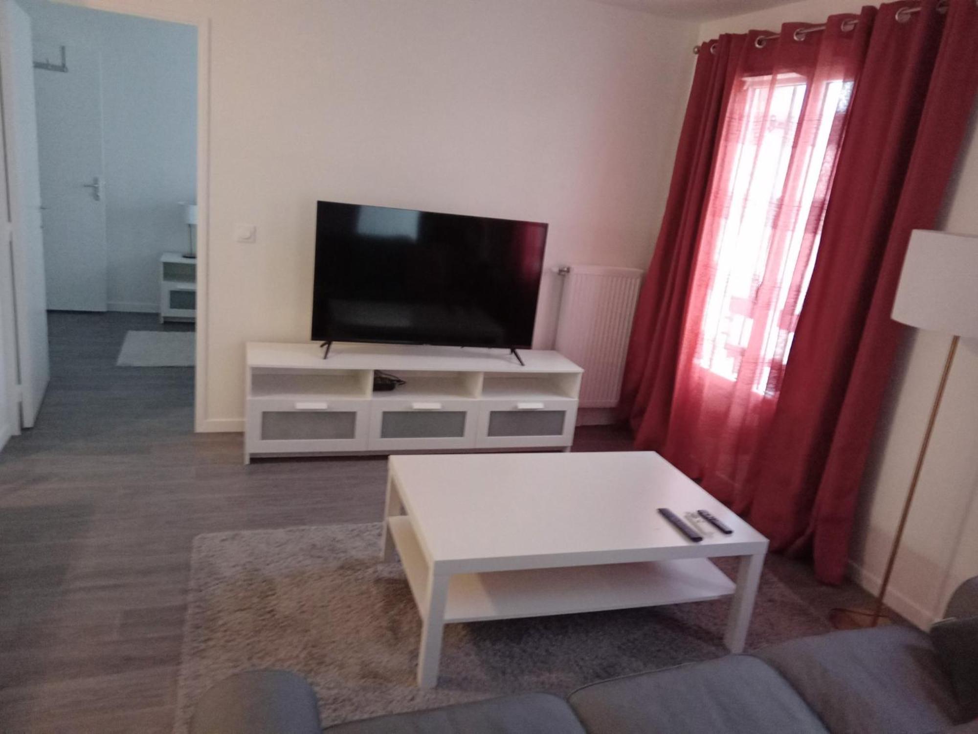 Appartement Cozy - Quartier Residentiel Melun Luaran gambar